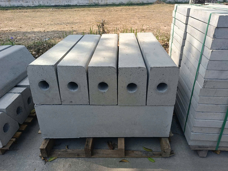 Bó vỉa bê tông 18x30x100 (vuông) - Gạch Bắc Việt - Công Ty Cổ Phần Tư Vấn Và Xây Dựng Hạ Tầng Kỹ Thuật Bắc Việt